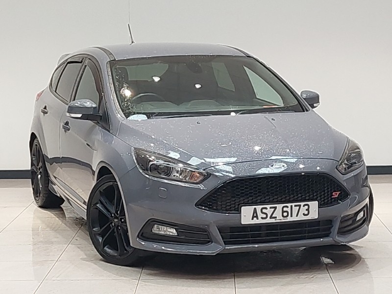 Ford Focus ST mk2 - low silver car with xenon and big rims