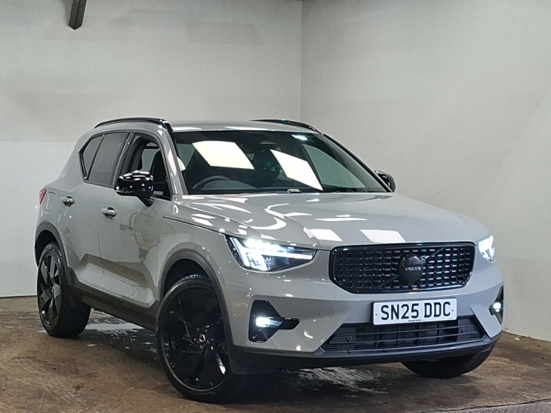 2025 VOLVO XC40