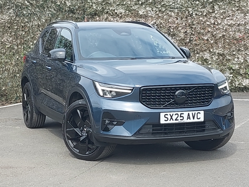 2025 VOLVO XC40