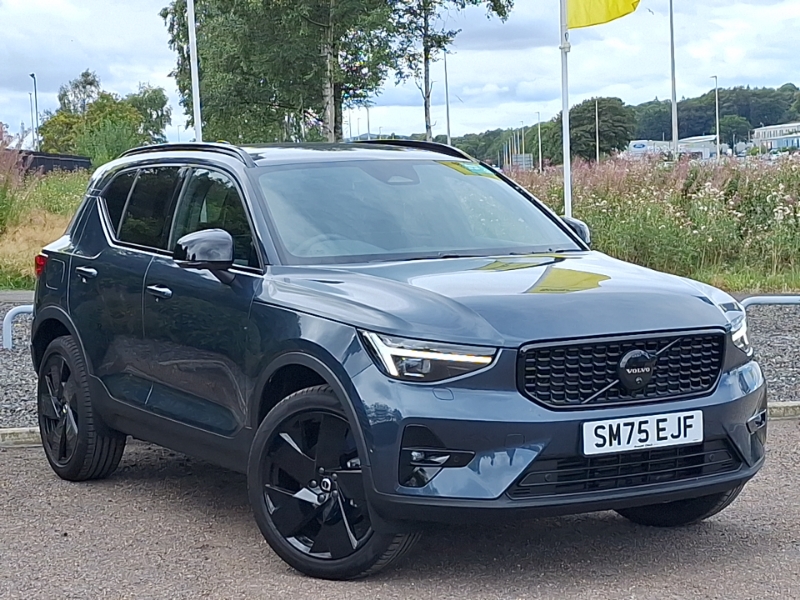 2025 Volvo XC40