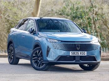 2025 (25) Peugeot 3008 1.2 Hybrid 136 GT 5dr e-DSC6