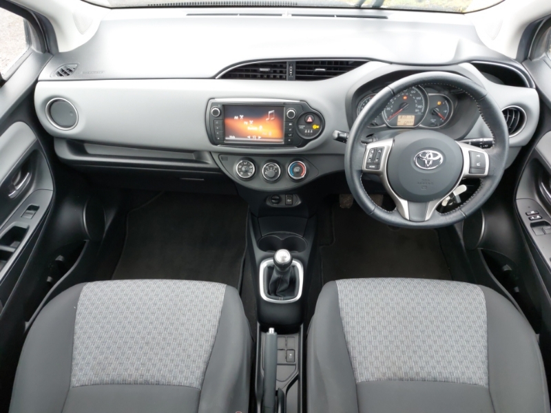 2015 Toyota Yaris thumbnail 10