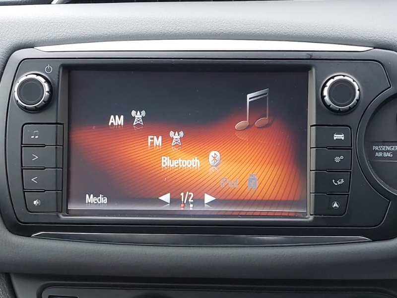 2015 Toyota Yaris thumbnail 11
