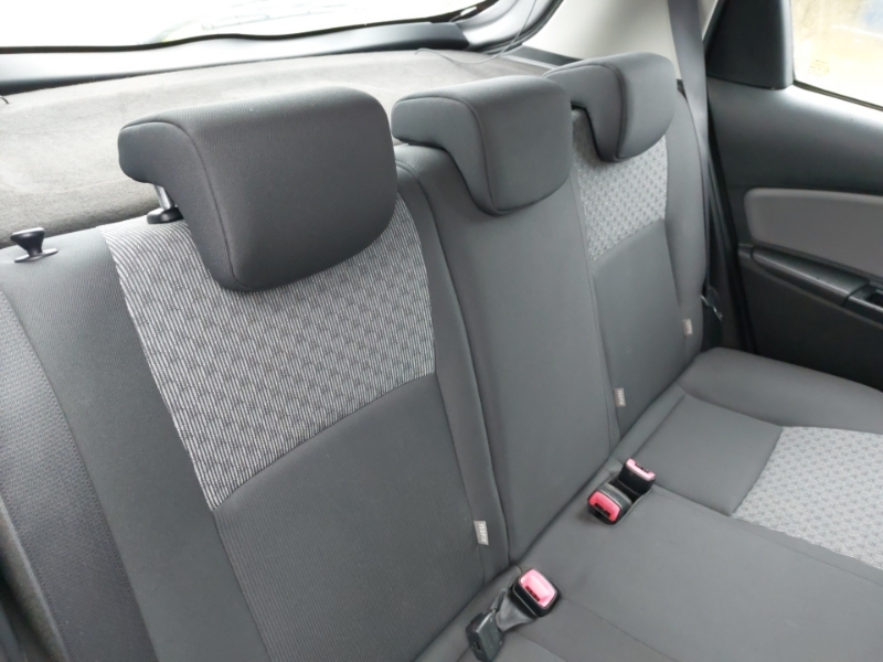 2015 Toyota Yaris thumbnail 12