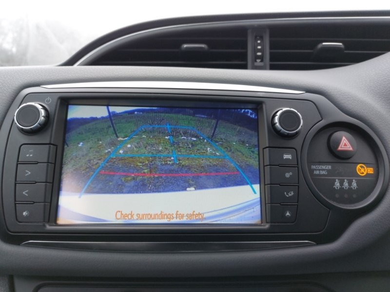 2015 Toyota Yaris thumbnail 16