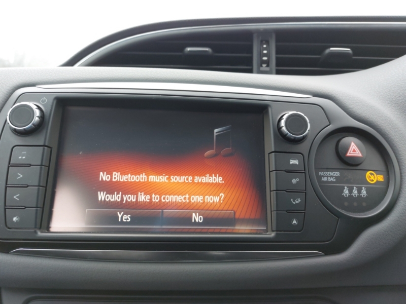 2015 Toyota Yaris thumbnail 17