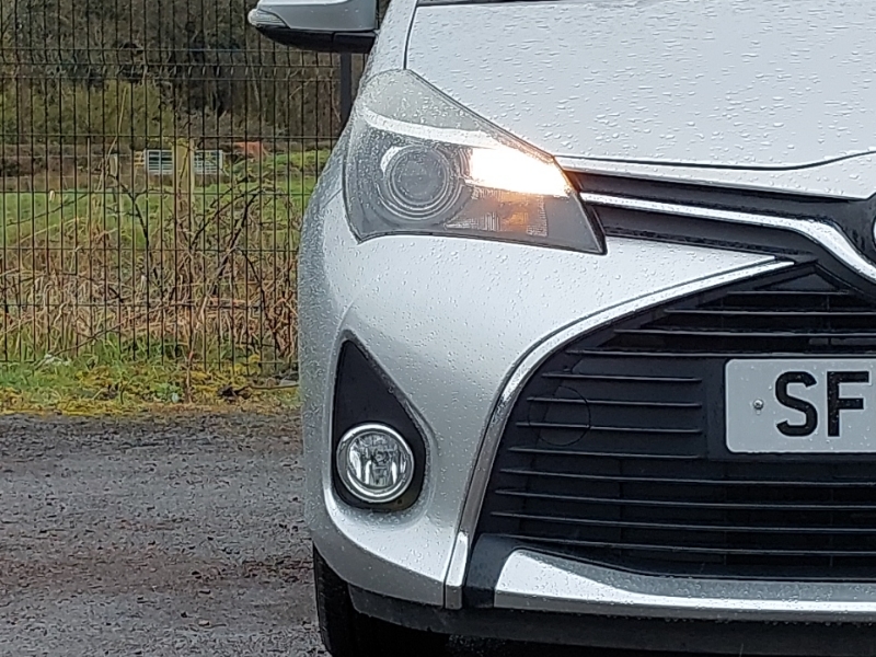 2015 Toyota Yaris thumbnail 19