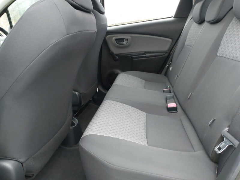2015 Toyota Yaris thumbnail 6