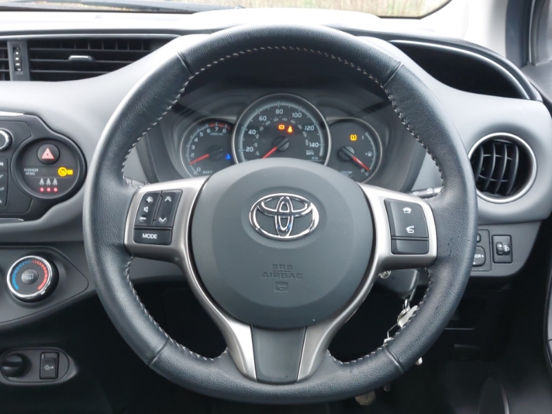 2015 Toyota Yaris thumbnail 7