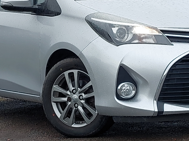 2015 Toyota Yaris thumbnail 9