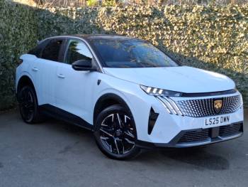 2025 (25) Peugeot 3008 1.2 Hybrid 136 GT 5dr e-DSC6