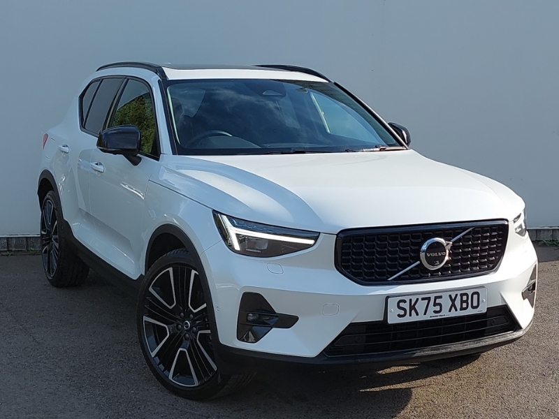 2025 Volvo XC40