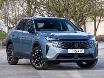 2025 (25) Peugeot 3008 1.2 Hybrid 136 GT 5dr e-DSC6