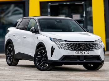 2025 (25) Peugeot 3008 1.2 Hybrid 136 GT 5dr e-DSC6