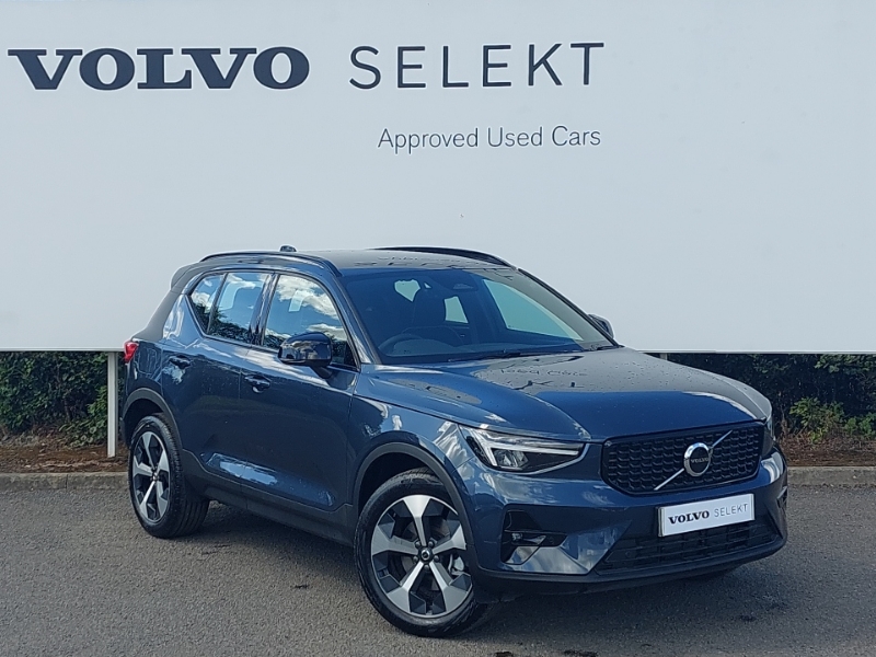 2026 VOLVO XC40