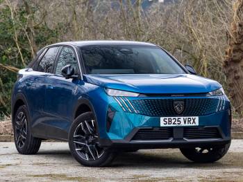 2025 (25) Peugeot 3008 1.2 Hybrid 136 GT 5dr e-DSC6